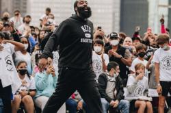 九游体育官网-明尼苏达森林狼训练开放日；冲刺阶段门线救险引欢呼；CBA常规赛在即；心理建设被强调的简单介绍-九游体育官网